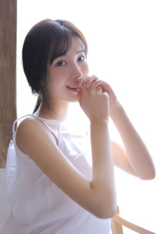 一个女的和好几个男的